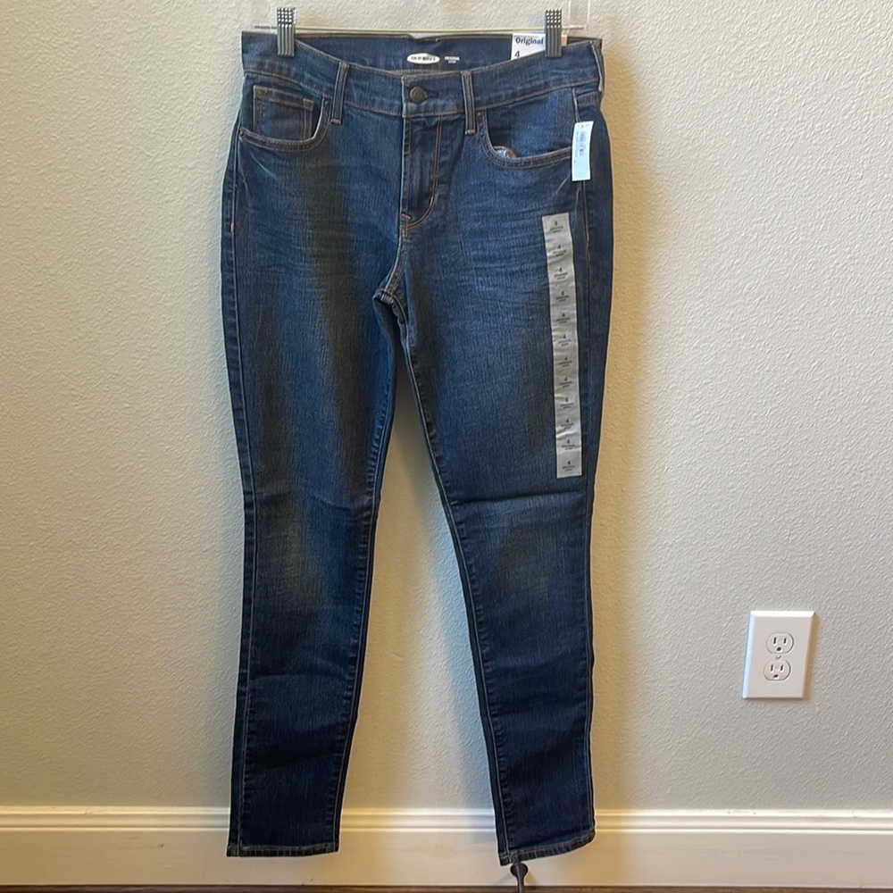 Women’s Old Navy size 4 skinny blue jeans